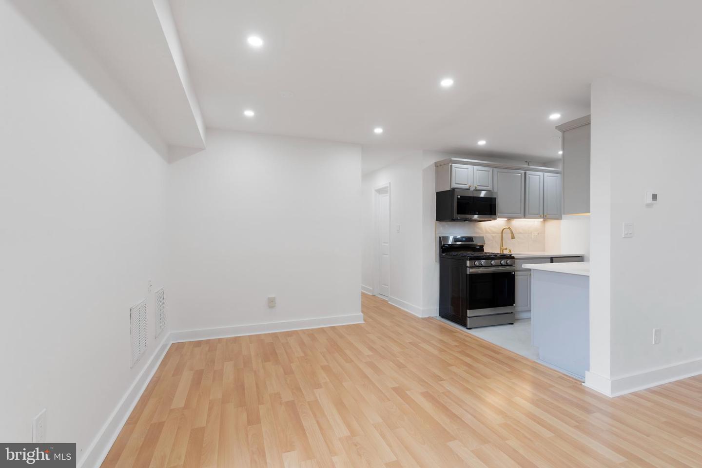 1931 N CLEVELAND ST #207, ARLINGTON, Virginia 22201, 2 Bedrooms Bedrooms, ,1 BathroomBathrooms,Residential,For sale,1931 N CLEVELAND ST #207,VAAR2060888 MLS # VAAR2060888