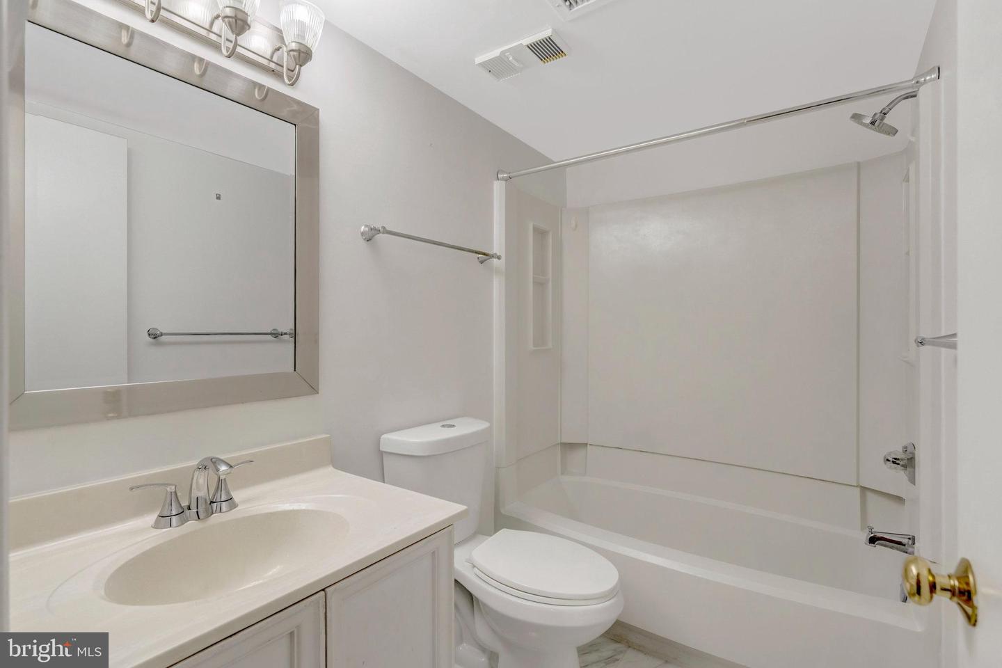 5942 COVE LANDING RD #303, BURKE, Virginia 22015, 2 Bedrooms Bedrooms, ,2 BathroomsBathrooms,Residential,For sale,5942 COVE LANDING RD #303,VAFX2256588 MLS # VAFX2256588