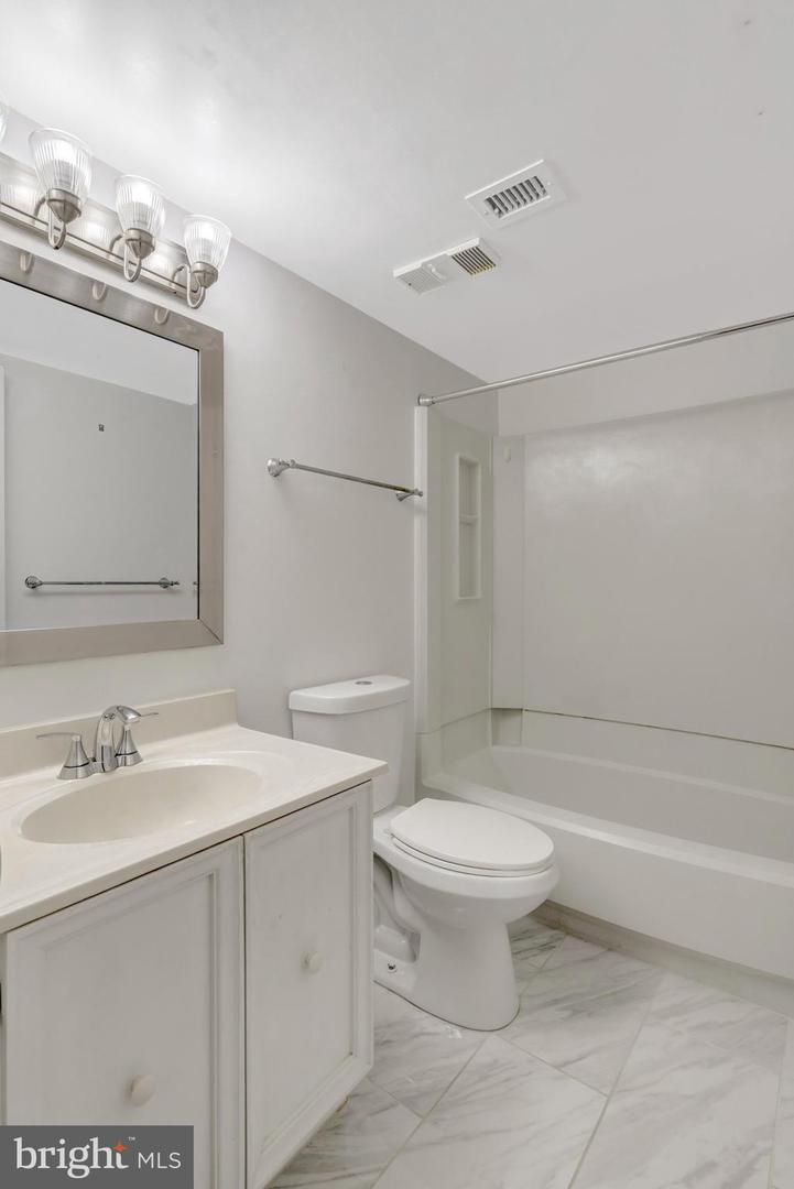5942 COVE LANDING RD #303, BURKE, Virginia 22015, 2 Bedrooms Bedrooms, ,2 BathroomsBathrooms,Residential,For sale,5942 COVE LANDING RD #303,VAFX2256588 MLS # VAFX2256588