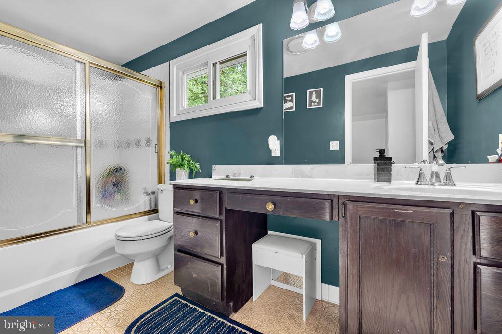 1112 E MAPLE AVE, STERLING, Virginia 20164, 4 Bedrooms Bedrooms, ,2 BathroomsBathrooms,Residential,For sale,1112 E MAPLE AVE,VALO2102852 MLS # VALO2102852