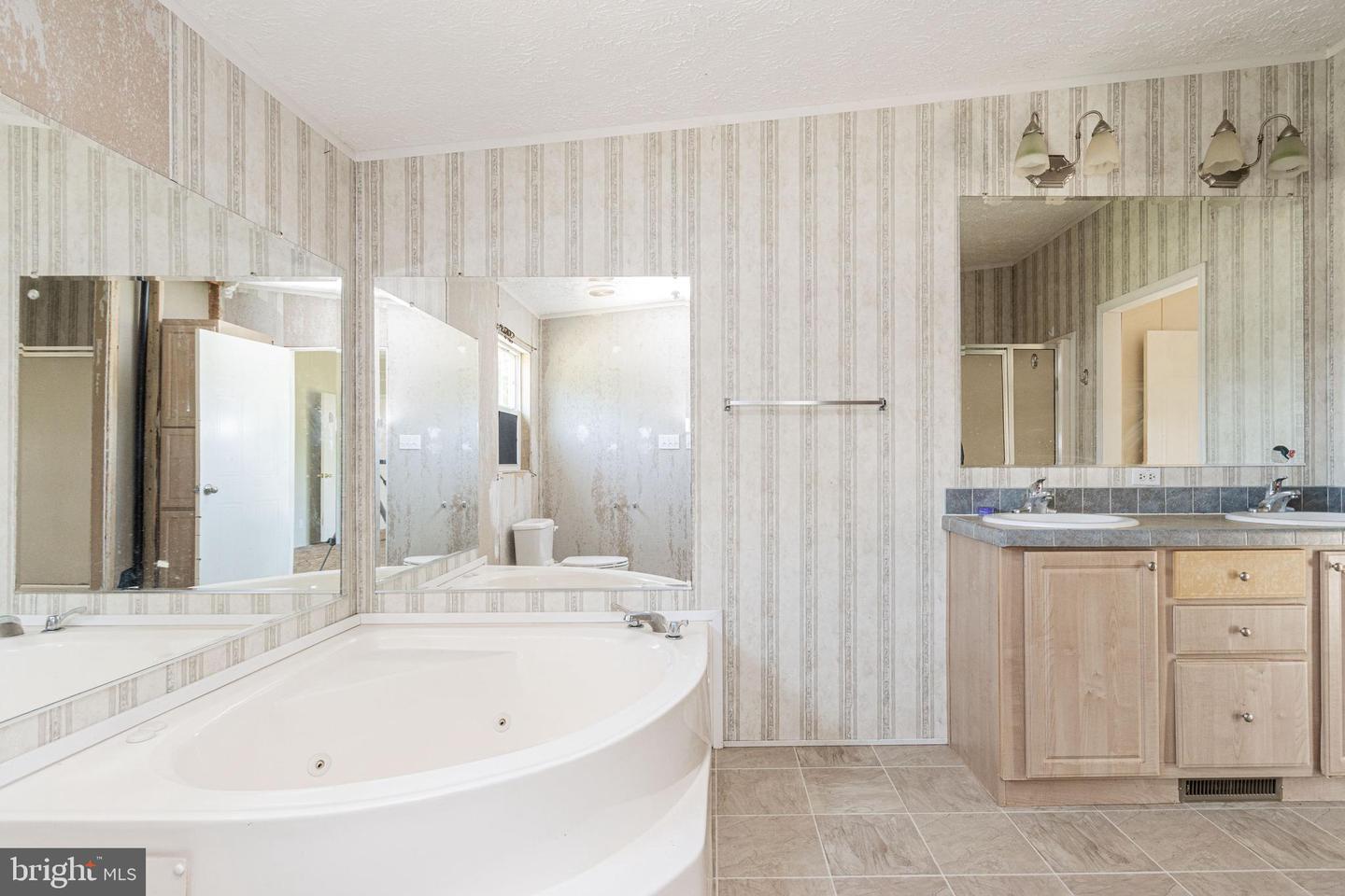 2 PADDOCK LN, FREDERICKSBURG, Virginia 22406, 3 Bedrooms Bedrooms, ,2 BathroomsBathrooms,Residential,For sale,2 PADDOCK LN,VAST2041018 MLS # VAST2041018