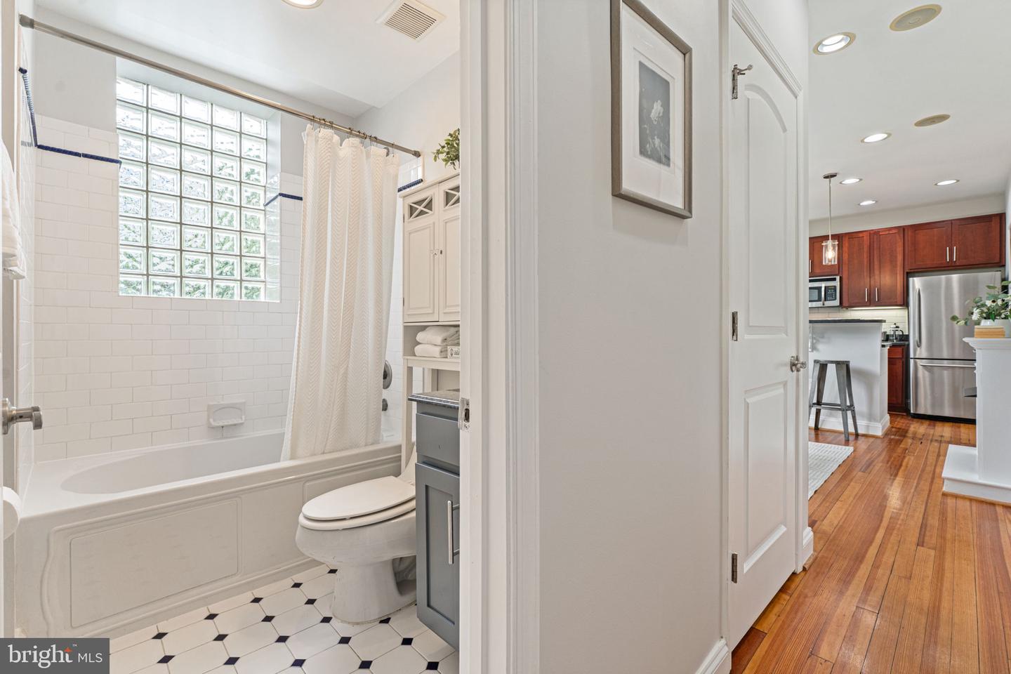 410 15TH ST NE #16, WASHINGTON, District Of Columbia 20002, 1 Bedroom Bedrooms, ,1 BathroomBathrooms,Residential,For sale,410 15TH ST NE #16,DCDC2211484 MLS # DCDC2211484