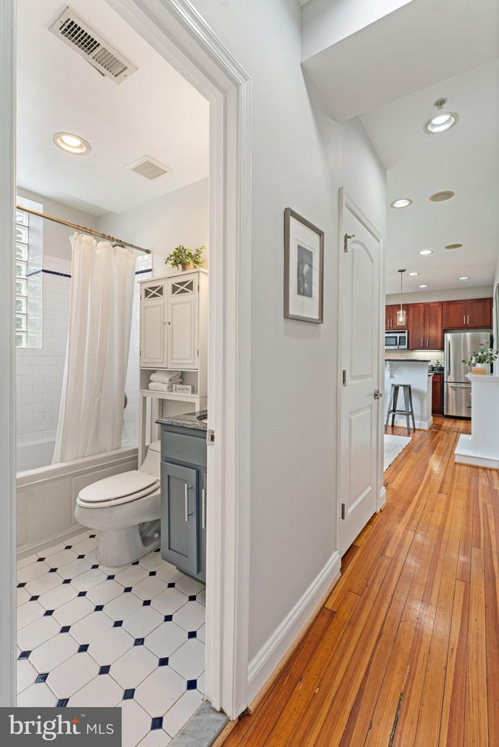 410 15TH ST NE #16, WASHINGTON, District Of Columbia 20002, 1 Bedroom Bedrooms, ,1 BathroomBathrooms,Residential,For sale,410 15TH ST NE #16,DCDC2211484 MLS # DCDC2211484