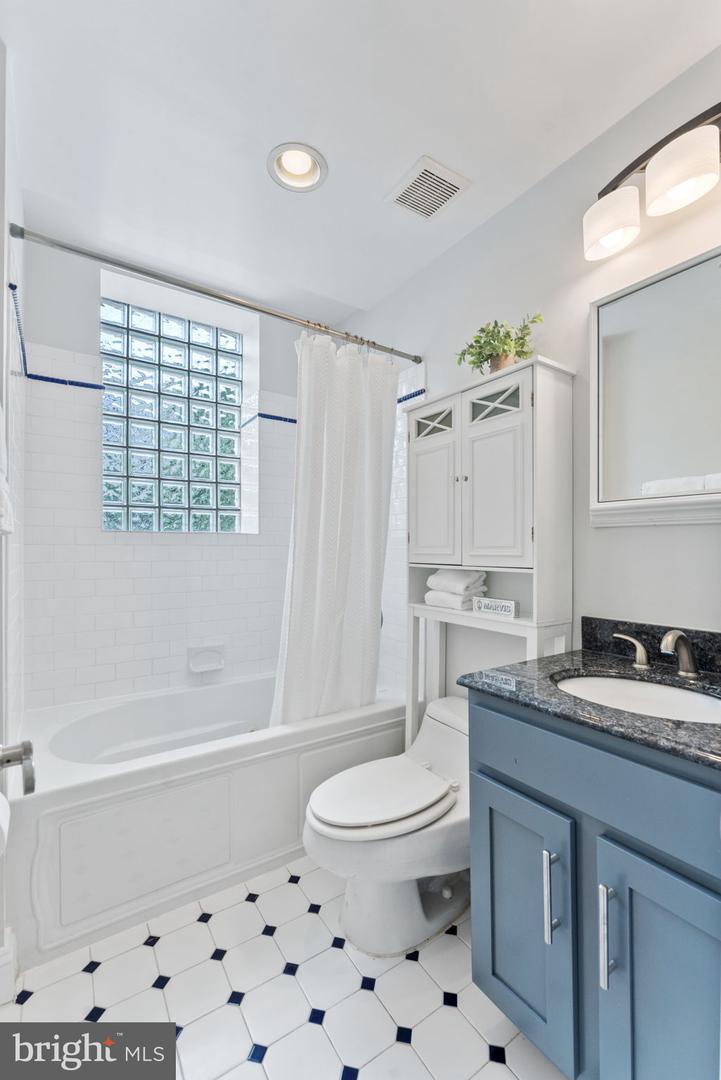 410 15TH ST NE #16, WASHINGTON, District Of Columbia 20002, 1 Bedroom Bedrooms, ,1 BathroomBathrooms,Residential,For sale,410 15TH ST NE #16,DCDC2211484 MLS # DCDC2211484