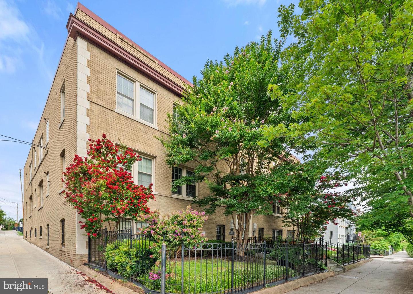 410 15TH ST NE #16, WASHINGTON, District Of Columbia 20002, 1 Bedroom Bedrooms, ,1 BathroomBathrooms,Residential,For sale,410 15TH ST NE #16,DCDC2211484 MLS # DCDC2211484