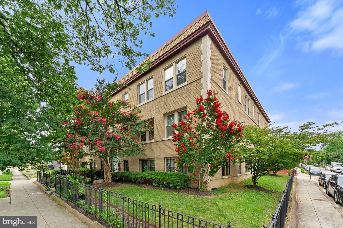 410 15TH ST NE #16, WASHINGTON, District Of Columbia 20002, 1 Bedroom Bedrooms, ,1 BathroomBathrooms,Residential,For sale,410 15TH ST NE #16,DCDC2211484 MLS # DCDC2211484