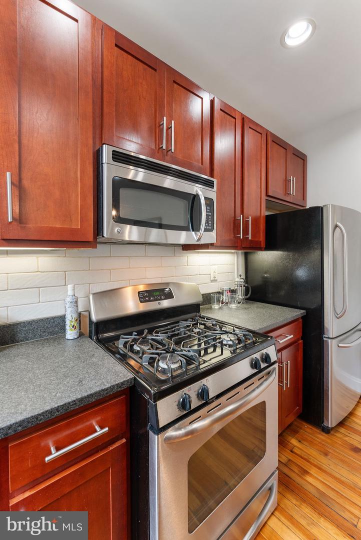 410 15TH ST NE #16, WASHINGTON, District Of Columbia 20002, 1 Bedroom Bedrooms, ,1 BathroomBathrooms,Residential,For sale,410 15TH ST NE #16,DCDC2211484 MLS # DCDC2211484
