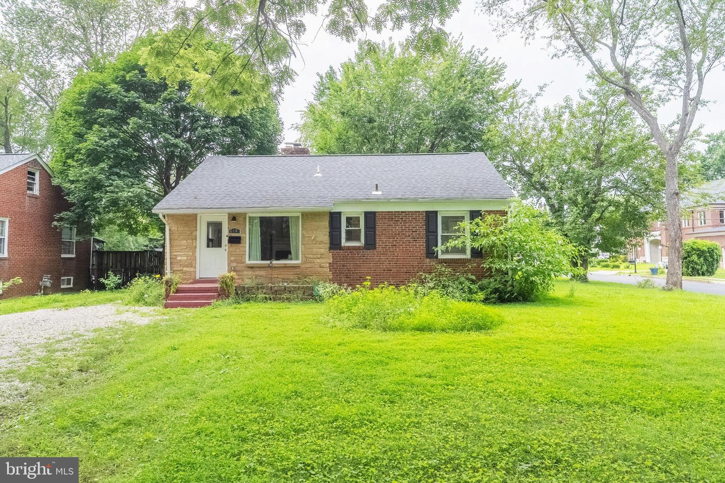 214 LEWIS ST NW, VIENNA, Virginia 22180, 5 Bedrooms Bedrooms, ,3 BathroomsBathrooms,Residential,For sale,214 LEWIS ST NW,VAFX2256940 MLS # VAFX2256940