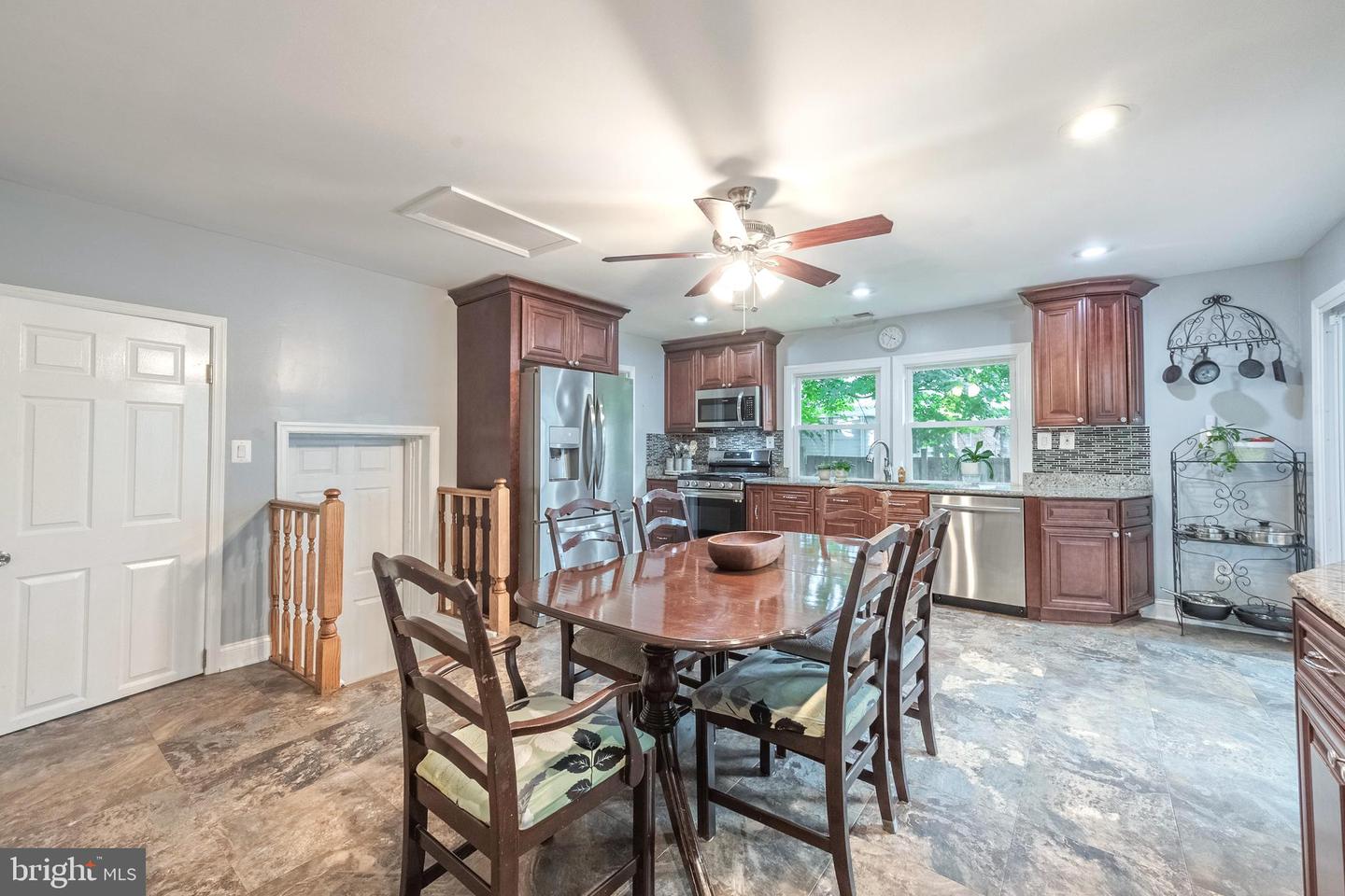 214 LEWIS ST NW, VIENNA, Virginia 22180, 5 Bedrooms Bedrooms, ,3 BathroomsBathrooms,Residential,For sale,214 LEWIS ST NW,VAFX2256940 MLS # VAFX2256940