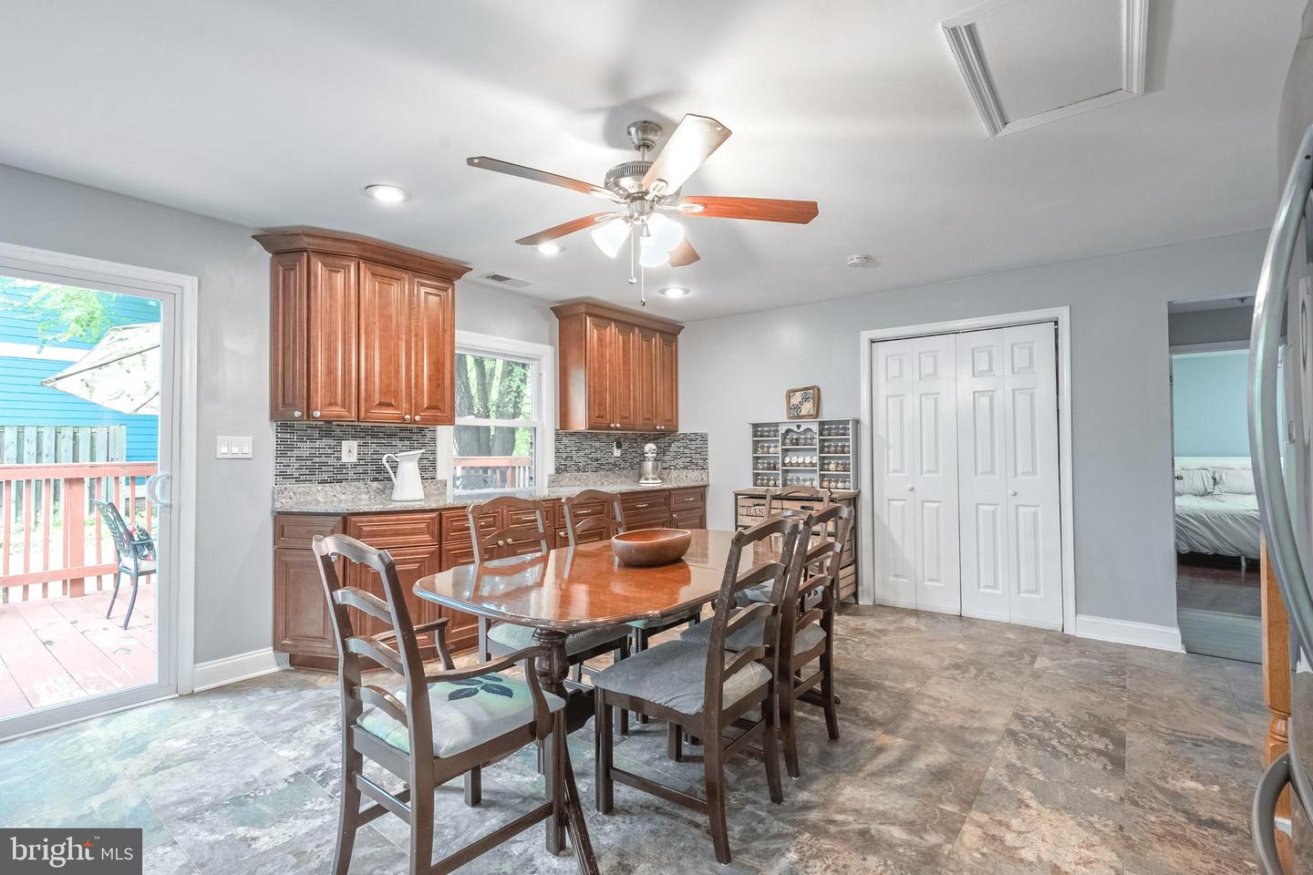 214 LEWIS ST NW, VIENNA, Virginia 22180, 5 Bedrooms Bedrooms, ,3 BathroomsBathrooms,Residential,For sale,214 LEWIS ST NW,VAFX2256940 MLS # VAFX2256940
