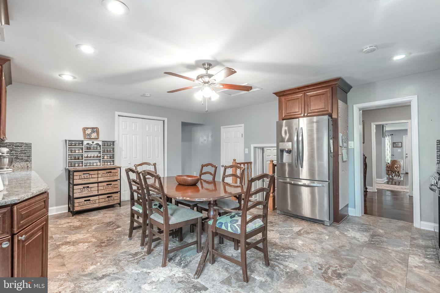214 LEWIS ST NW, VIENNA, Virginia 22180, 5 Bedrooms Bedrooms, ,3 BathroomsBathrooms,Residential,For sale,214 LEWIS ST NW,VAFX2256940 MLS # VAFX2256940