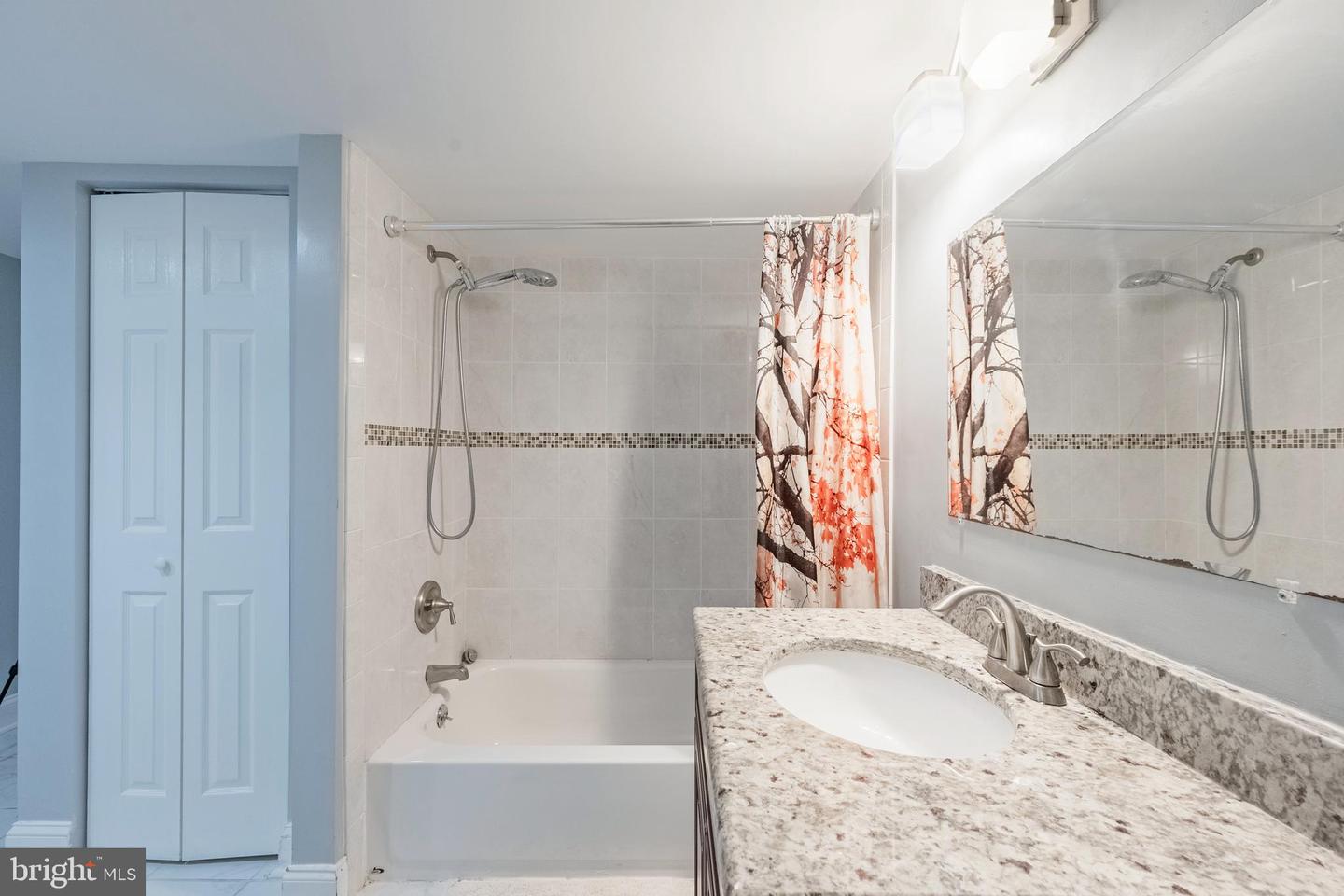 214 LEWIS ST NW, VIENNA, Virginia 22180, 5 Bedrooms Bedrooms, ,3 BathroomsBathrooms,Residential,For sale,214 LEWIS ST NW,VAFX2256940 MLS # VAFX2256940