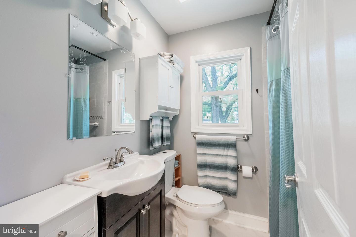 214 LEWIS ST NW, VIENNA, Virginia 22180, 5 Bedrooms Bedrooms, ,3 BathroomsBathrooms,Residential,For sale,214 LEWIS ST NW,VAFX2256940 MLS # VAFX2256940