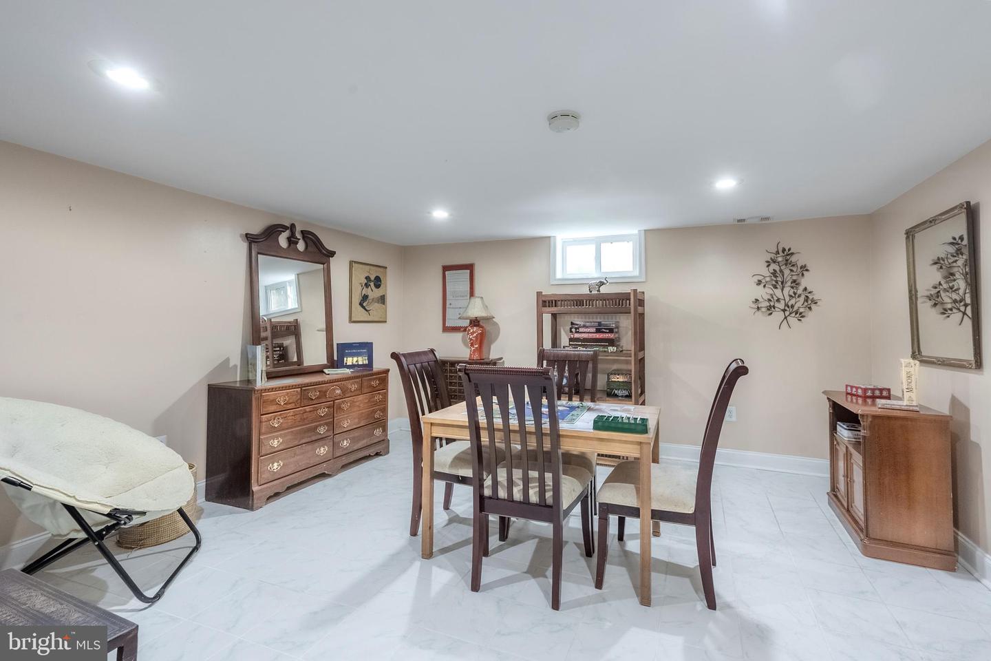 214 LEWIS ST NW, VIENNA, Virginia 22180, 5 Bedrooms Bedrooms, ,3 BathroomsBathrooms,Residential,For sale,214 LEWIS ST NW,VAFX2256940 MLS # VAFX2256940