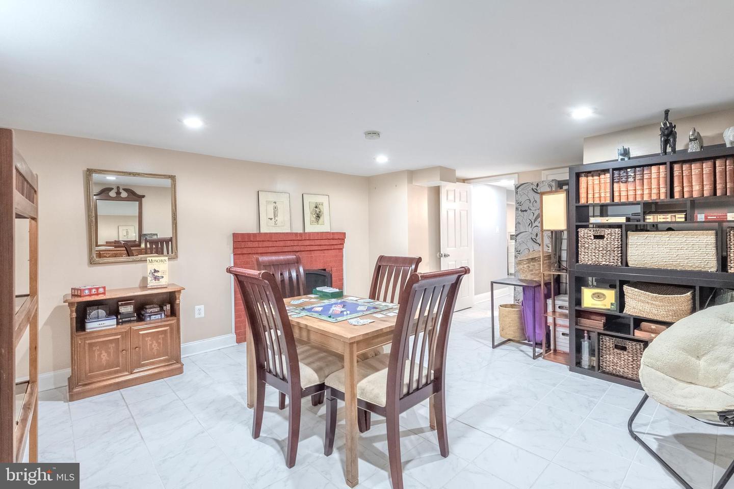 214 LEWIS ST NW, VIENNA, Virginia 22180, 5 Bedrooms Bedrooms, ,3 BathroomsBathrooms,Residential,For sale,214 LEWIS ST NW,VAFX2256940 MLS # VAFX2256940