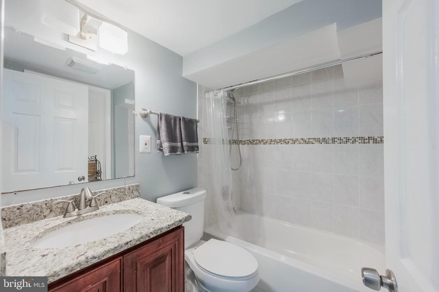 214 LEWIS ST NW, VIENNA, Virginia 22180, 5 Bedrooms Bedrooms, ,3 BathroomsBathrooms,Residential,For sale,214 LEWIS ST NW,VAFX2256940 MLS # VAFX2256940