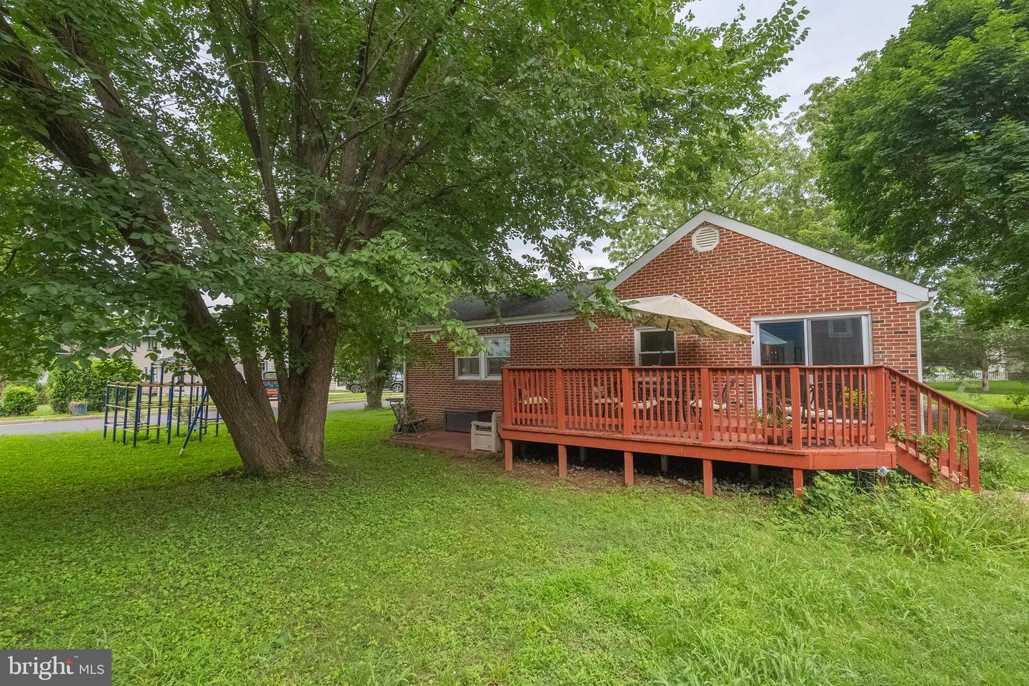 214 LEWIS ST NW, VIENNA, Virginia 22180, 5 Bedrooms Bedrooms, ,3 BathroomsBathrooms,Residential,For sale,214 LEWIS ST NW,VAFX2256940 MLS # VAFX2256940