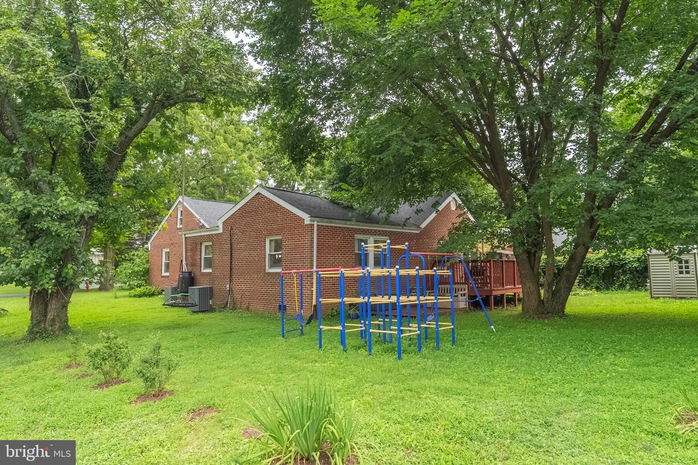 214 LEWIS ST NW, VIENNA, Virginia 22180, 5 Bedrooms Bedrooms, ,3 BathroomsBathrooms,Residential,For sale,214 LEWIS ST NW,VAFX2256940 MLS # VAFX2256940
