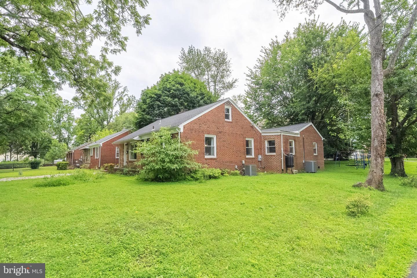 214 LEWIS ST NW, VIENNA, Virginia 22180, 5 Bedrooms Bedrooms, ,3 BathroomsBathrooms,Residential,For sale,214 LEWIS ST NW,VAFX2256940 MLS # VAFX2256940