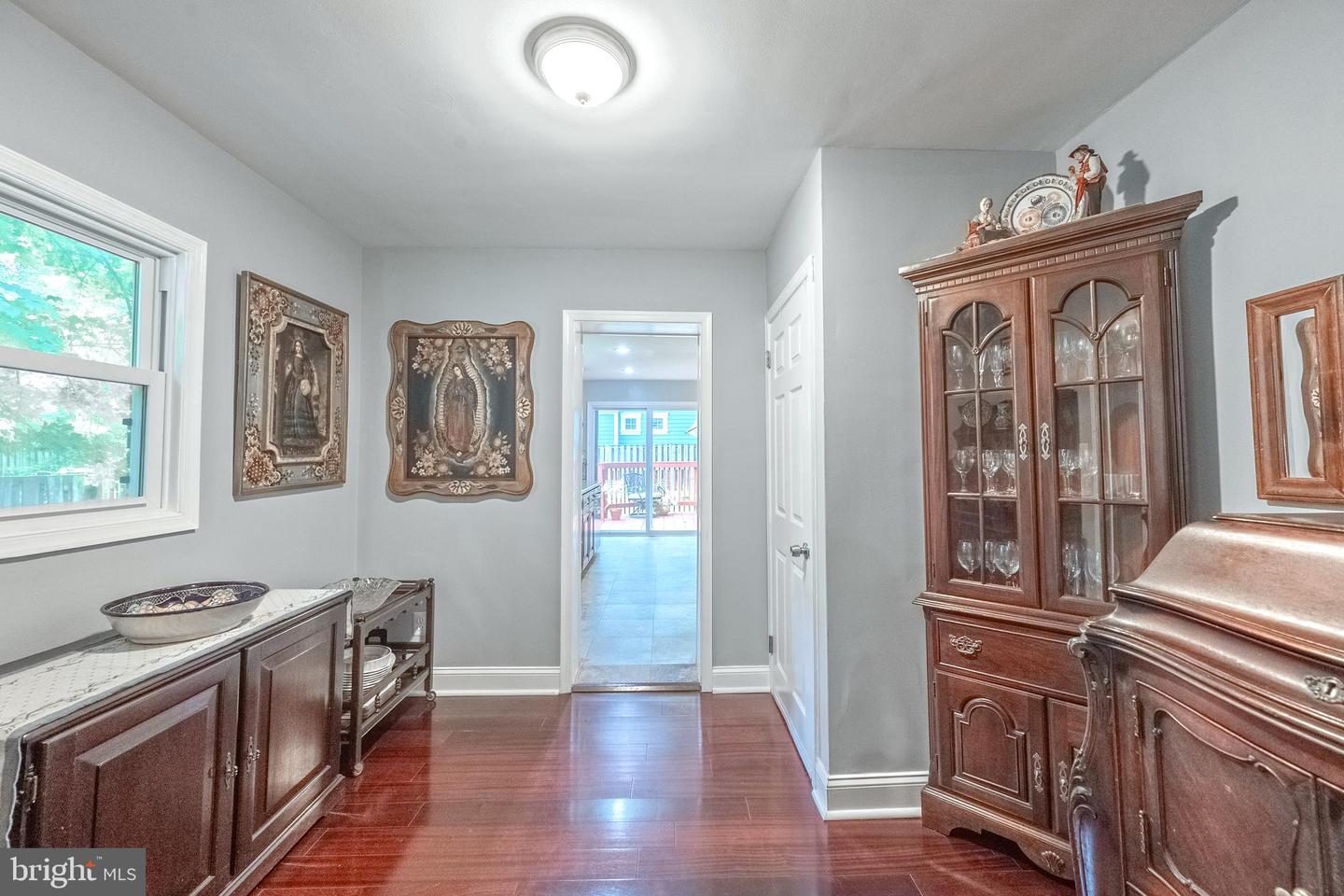 214 LEWIS ST NW, VIENNA, Virginia 22180, 5 Bedrooms Bedrooms, ,3 BathroomsBathrooms,Residential,For sale,214 LEWIS ST NW,VAFX2256940 MLS # VAFX2256940