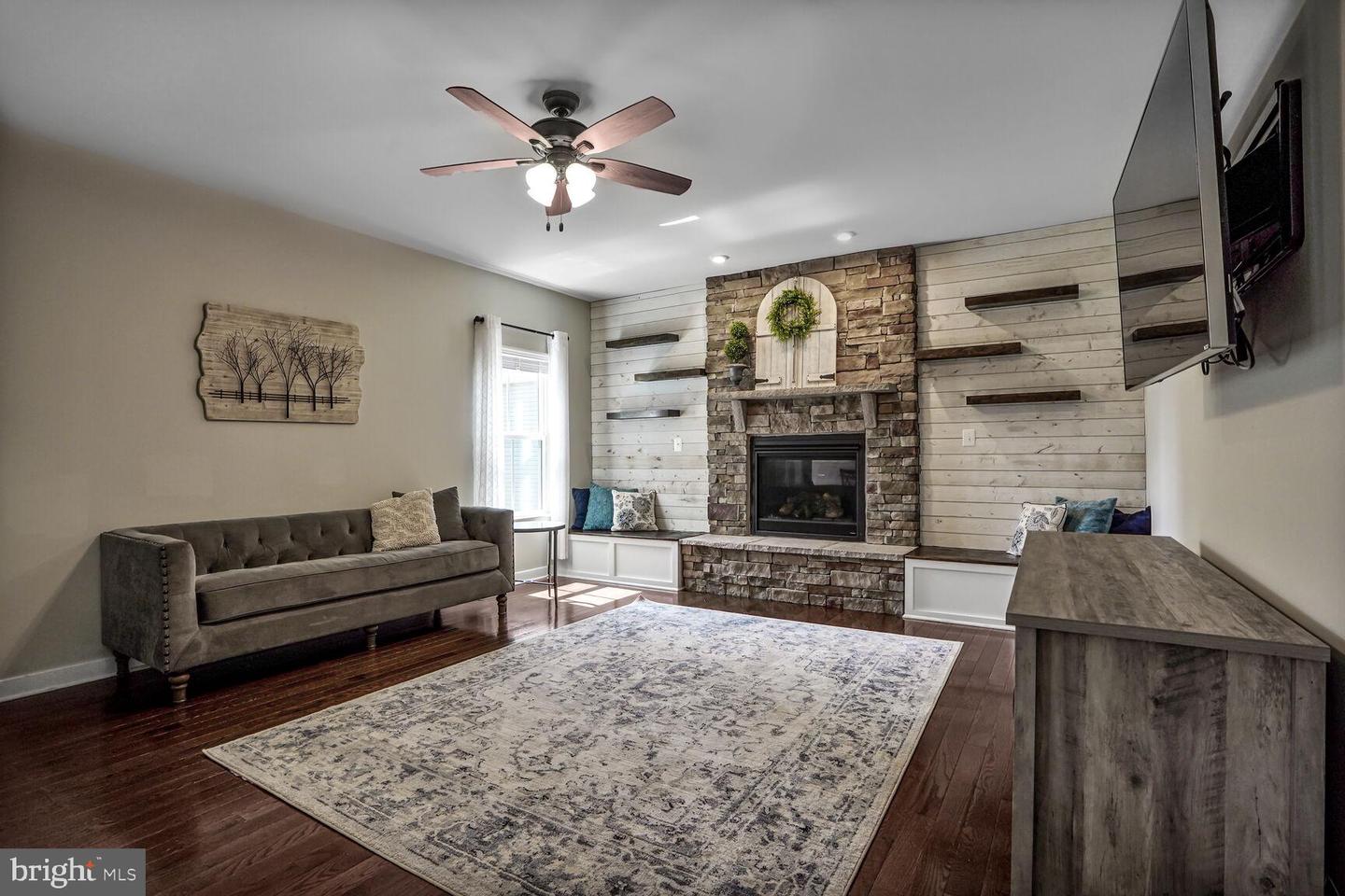7424 LAKE WILLOW CT, WARRENTON, Virginia 20187, 4 Bedrooms Bedrooms, ,3 BathroomsBathrooms,Residential,For sale,7424 LAKE WILLOW CT,VAFQ2017562 MLS # VAFQ2017562