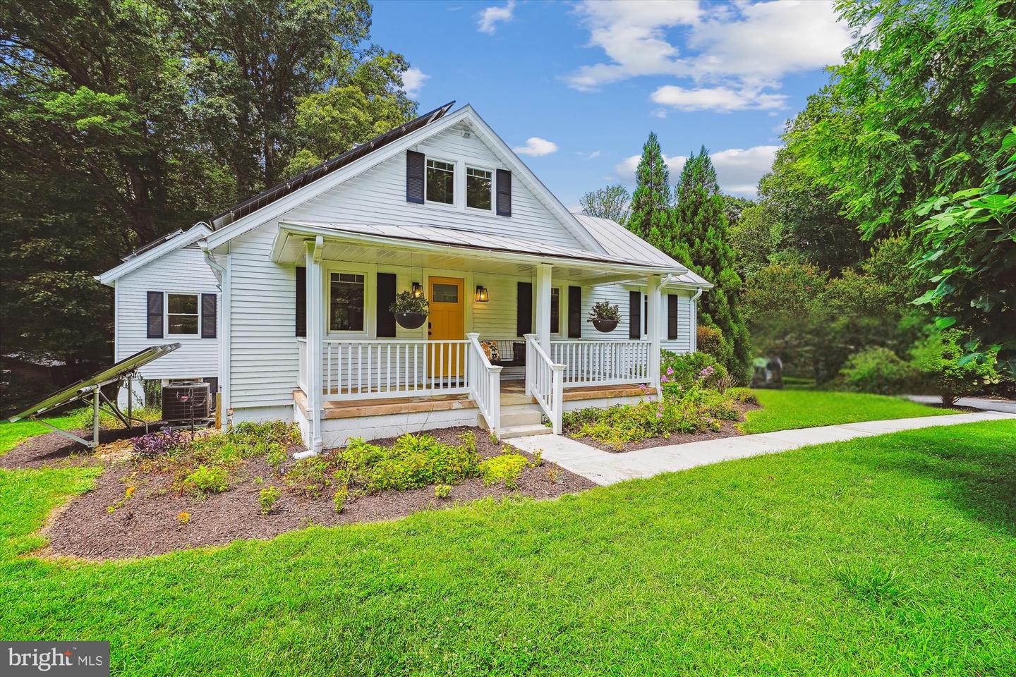 12377 HENDERSON RD, CLIFTON, Virginia 20124, 4 Bedrooms Bedrooms, ,2 BathroomsBathrooms,Residential,For sale,12377 HENDERSON RD,VAFX2256980 MLS # VAFX2256980