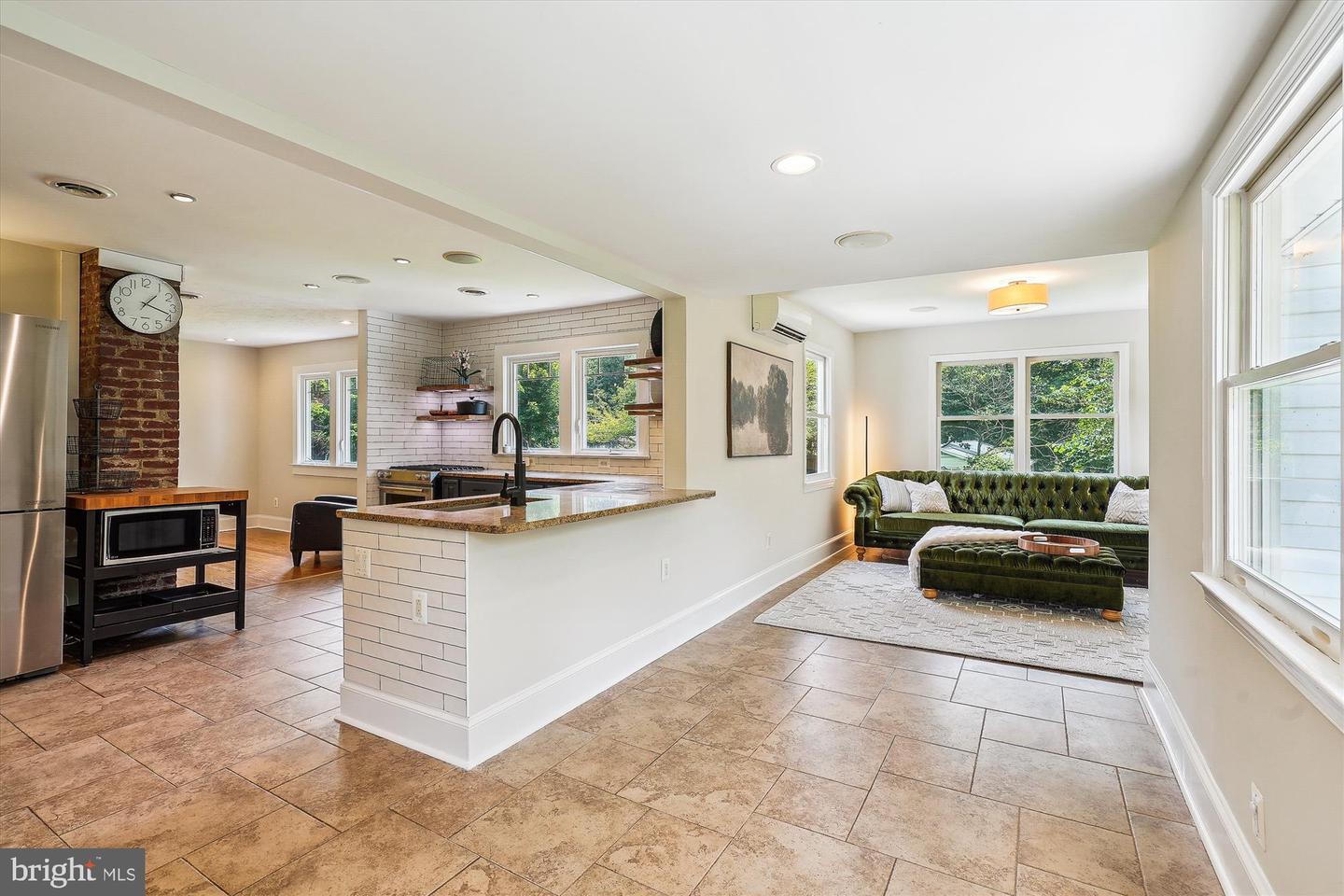 12377 HENDERSON RD, CLIFTON, Virginia 20124, 4 Bedrooms Bedrooms, ,2 BathroomsBathrooms,Residential,For sale,12377 HENDERSON RD,VAFX2256980 MLS # VAFX2256980