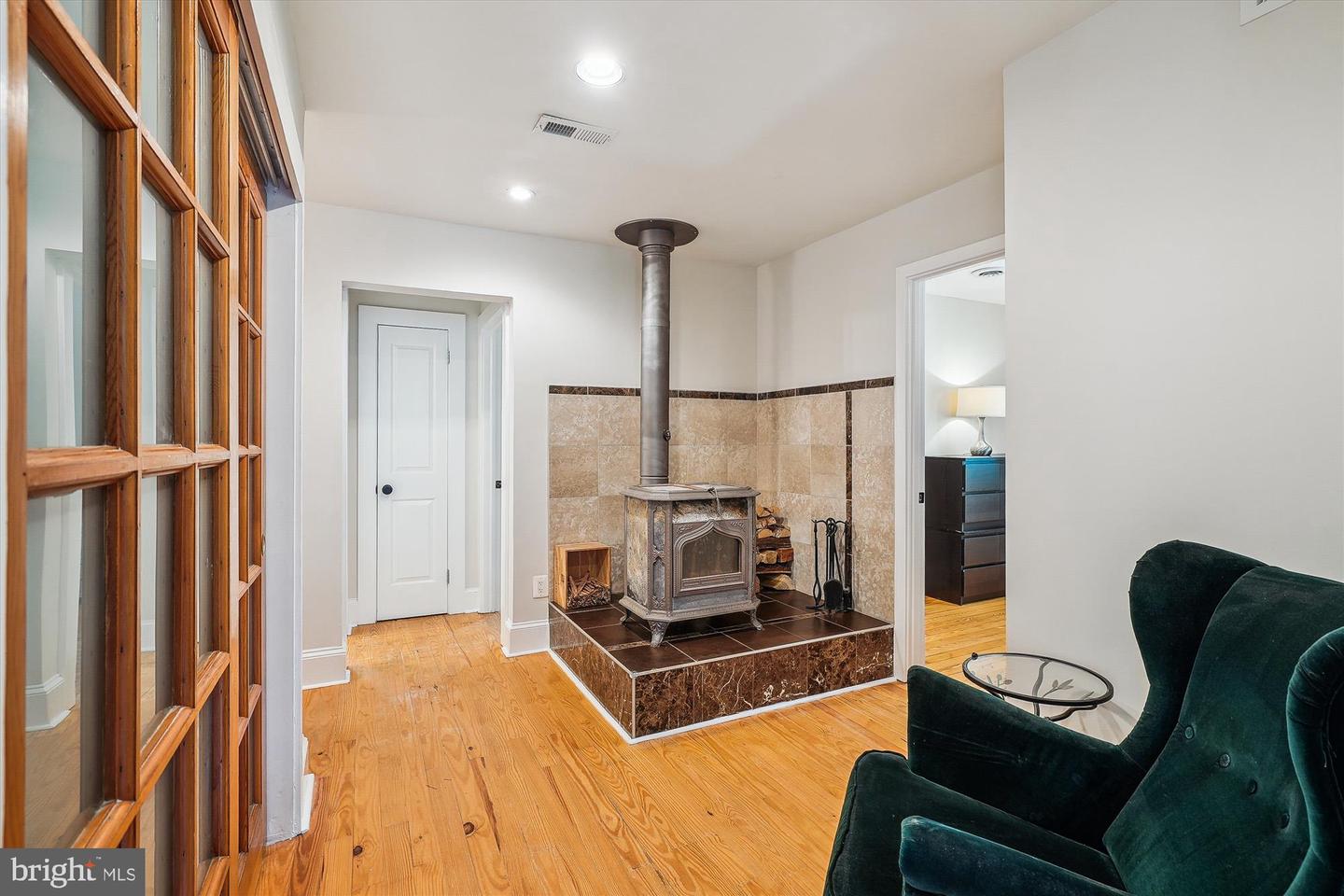 12377 HENDERSON RD, CLIFTON, Virginia 20124, 4 Bedrooms Bedrooms, ,2 BathroomsBathrooms,Residential,For sale,12377 HENDERSON RD,VAFX2256980 MLS # VAFX2256980