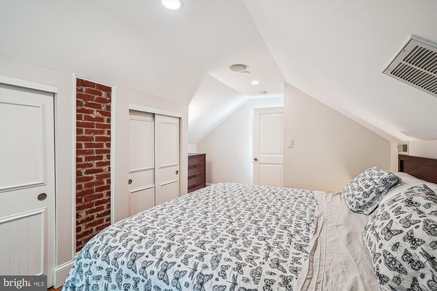 12377 HENDERSON RD, CLIFTON, Virginia 20124, 4 Bedrooms Bedrooms, ,2 BathroomsBathrooms,Residential,For sale,12377 HENDERSON RD,VAFX2256980 MLS # VAFX2256980