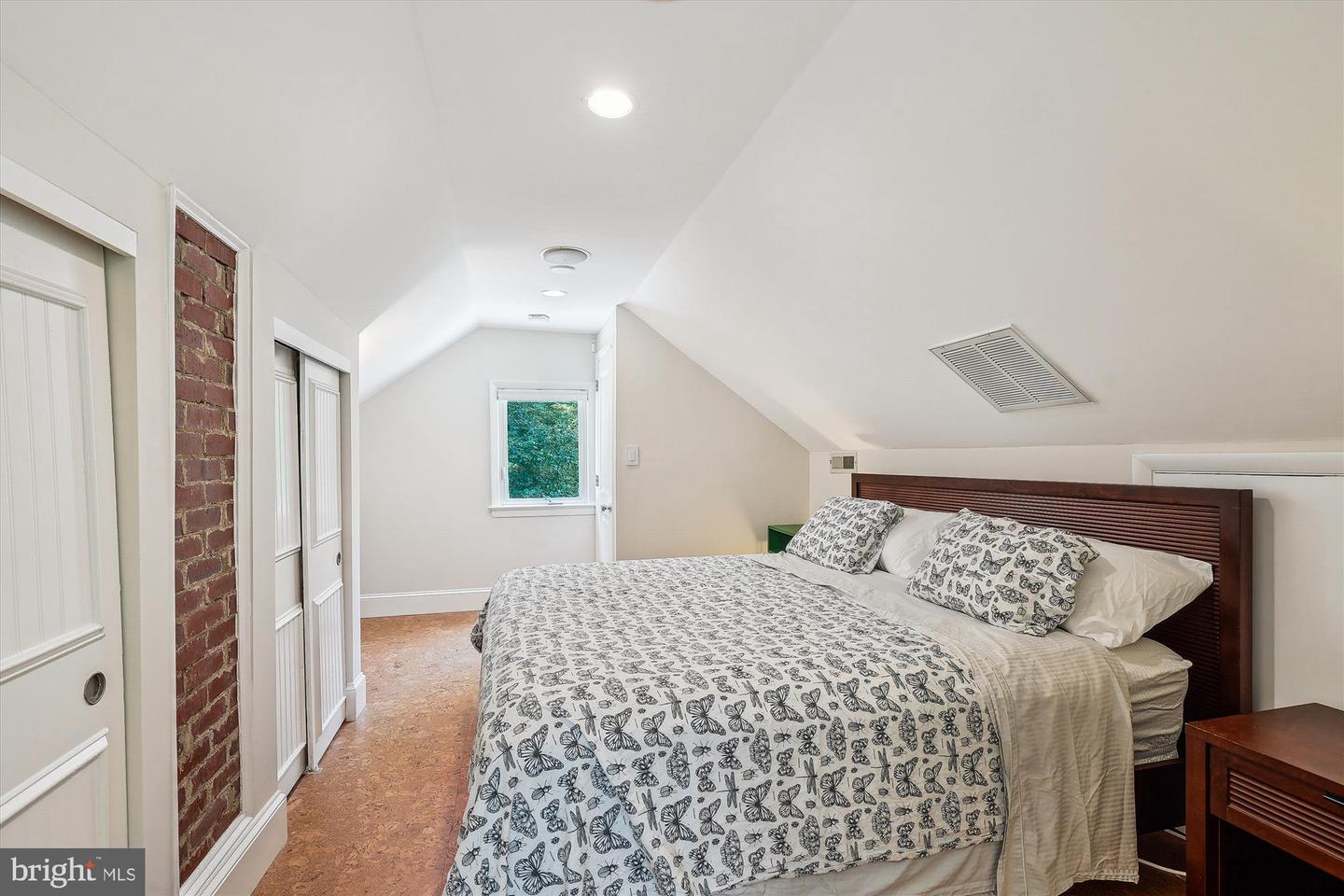12377 HENDERSON RD, CLIFTON, Virginia 20124, 4 Bedrooms Bedrooms, ,2 BathroomsBathrooms,Residential,For sale,12377 HENDERSON RD,VAFX2256980 MLS # VAFX2256980