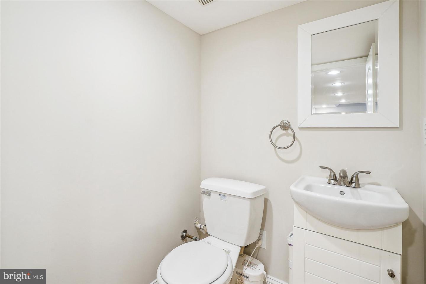 12377 HENDERSON RD, CLIFTON, Virginia 20124, 4 Bedrooms Bedrooms, ,2 BathroomsBathrooms,Residential,For sale,12377 HENDERSON RD,VAFX2256980 MLS # VAFX2256980