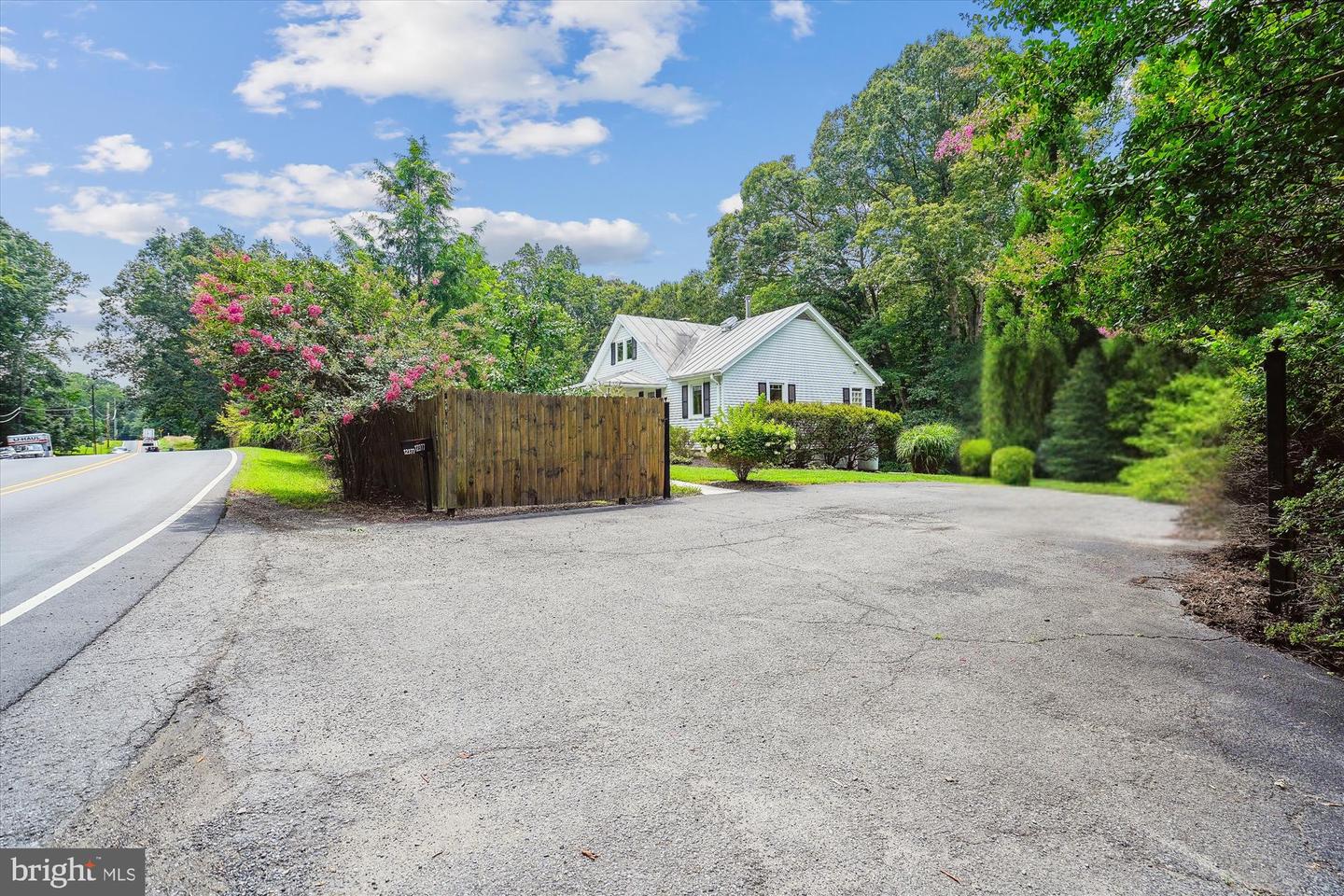 12377 HENDERSON RD, CLIFTON, Virginia 20124, 4 Bedrooms Bedrooms, ,2 BathroomsBathrooms,Residential,For sale,12377 HENDERSON RD,VAFX2256980 MLS # VAFX2256980