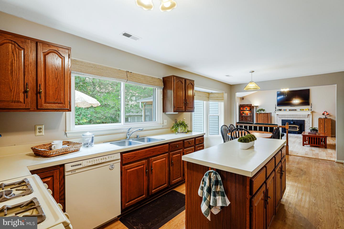 4305 WARNER LANE, CHANTILLY, Virginia 20151, 4 Bedrooms Bedrooms, ,3 BathroomsBathrooms,Residential,For sale,4305 WARNER LANE,VAFX2256604 MLS # VAFX2256604