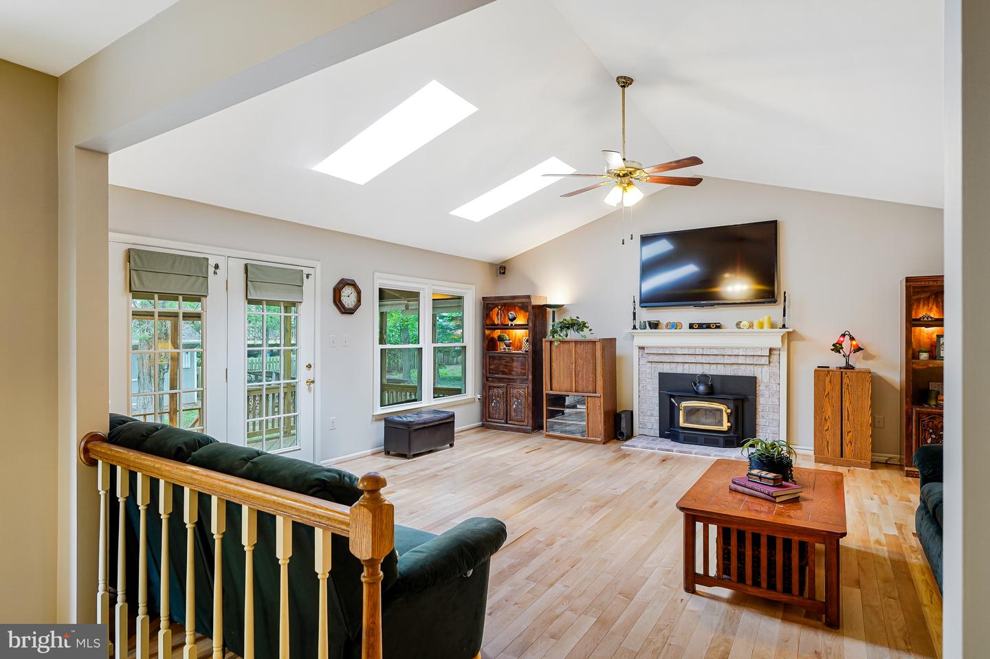 4305 WARNER LANE, CHANTILLY, Virginia 20151, 4 Bedrooms Bedrooms, ,3 BathroomsBathrooms,Residential,For sale,4305 WARNER LANE,VAFX2256604 MLS # VAFX2256604