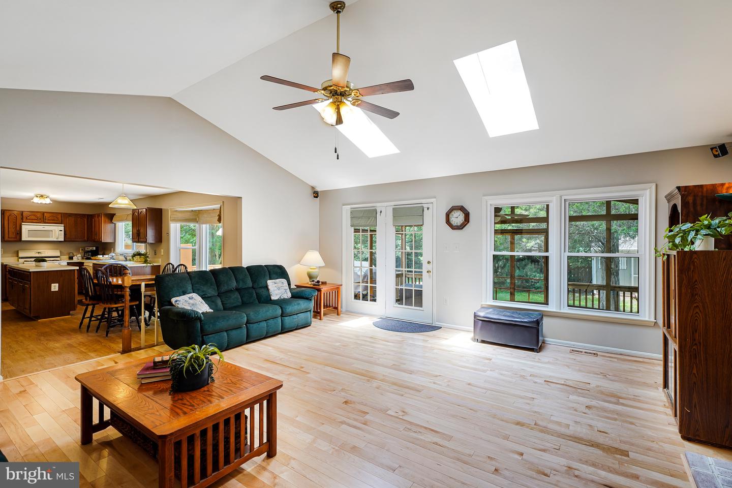 4305 WARNER LANE, CHANTILLY, Virginia 20151, 4 Bedrooms Bedrooms, ,3 BathroomsBathrooms,Residential,For sale,4305 WARNER LANE,VAFX2256604 MLS # VAFX2256604