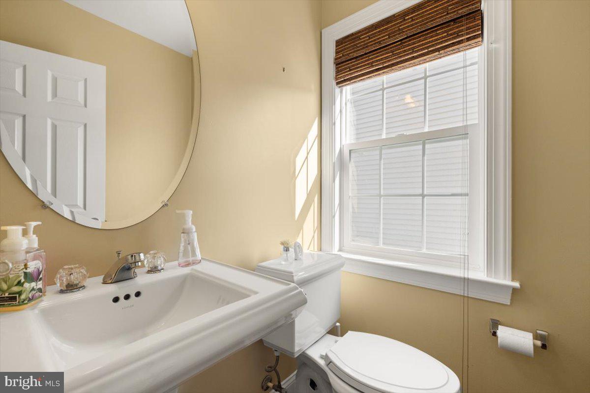921 KENNEDY DR, WINCHESTER, Virginia 22601, 5 Bedrooms Bedrooms, ,4 BathroomsBathrooms,Residential,For sale,921 KENNEDY DR,VAWI2008744 MLS # VAWI2008744