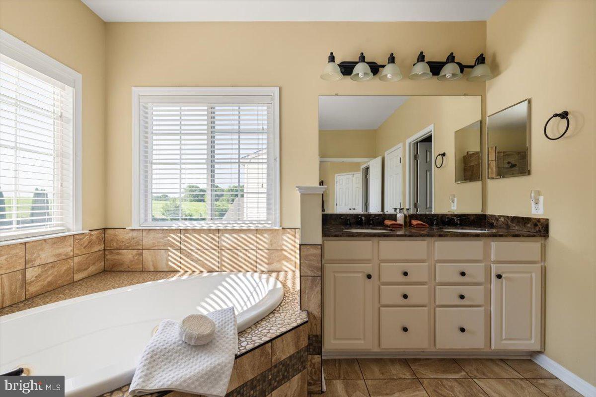 921 KENNEDY DR, WINCHESTER, Virginia 22601, 5 Bedrooms Bedrooms, ,4 BathroomsBathrooms,Residential,For sale,921 KENNEDY DR,VAWI2008744 MLS # VAWI2008744