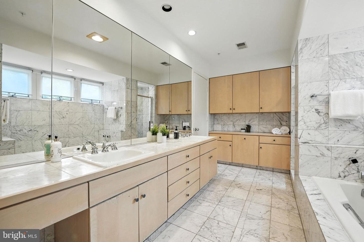 6702 OREGON AVE NW, WASHINGTON, District Of Columbia 20015, 5 Bedrooms Bedrooms, ,4 BathroomsBathrooms,Residential,For sale,6702 OREGON AVE NW,DCDC2211592 MLS # DCDC2211592