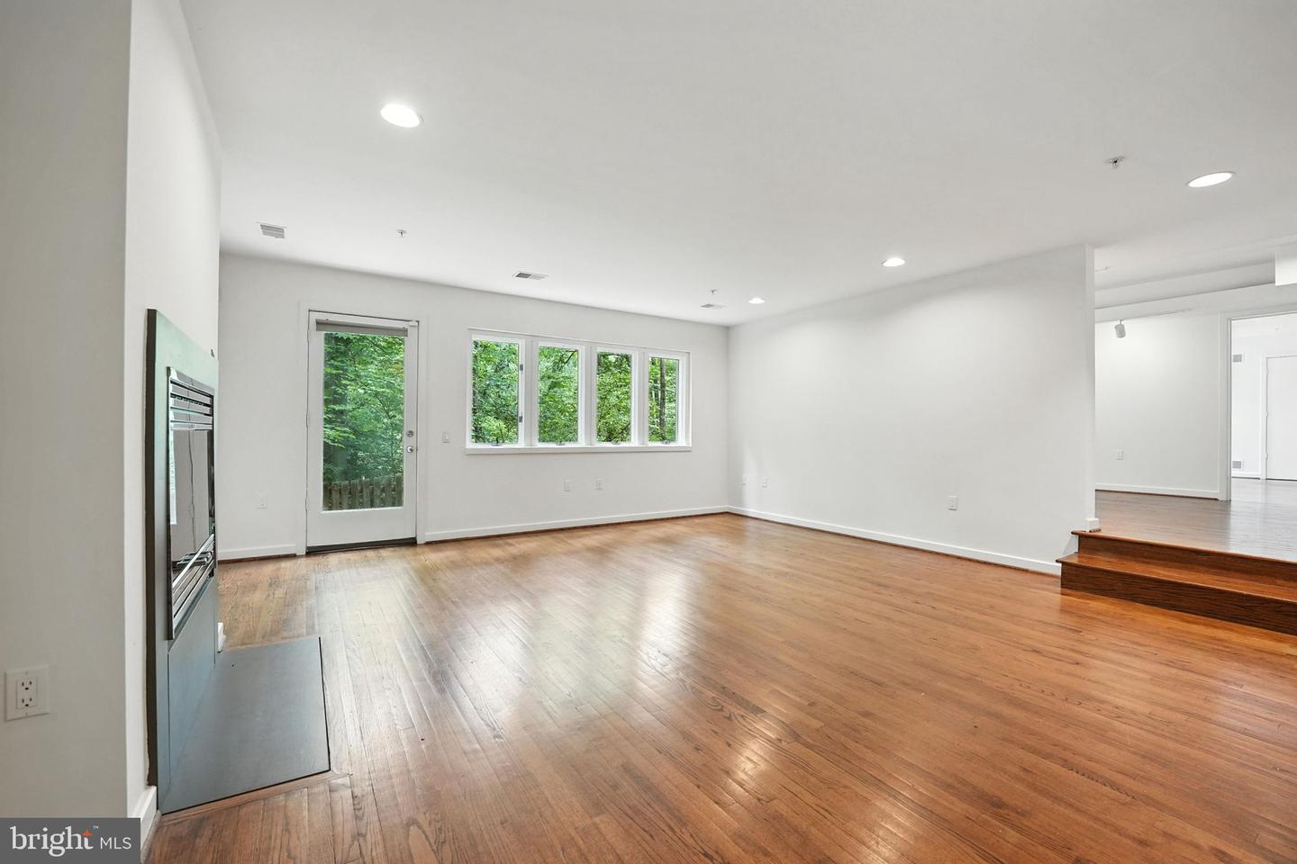 6702 OREGON AVE NW, WASHINGTON, District Of Columbia 20015, 5 Bedrooms Bedrooms, ,4 BathroomsBathrooms,Residential,For sale,6702 OREGON AVE NW,DCDC2211592 MLS # DCDC2211592