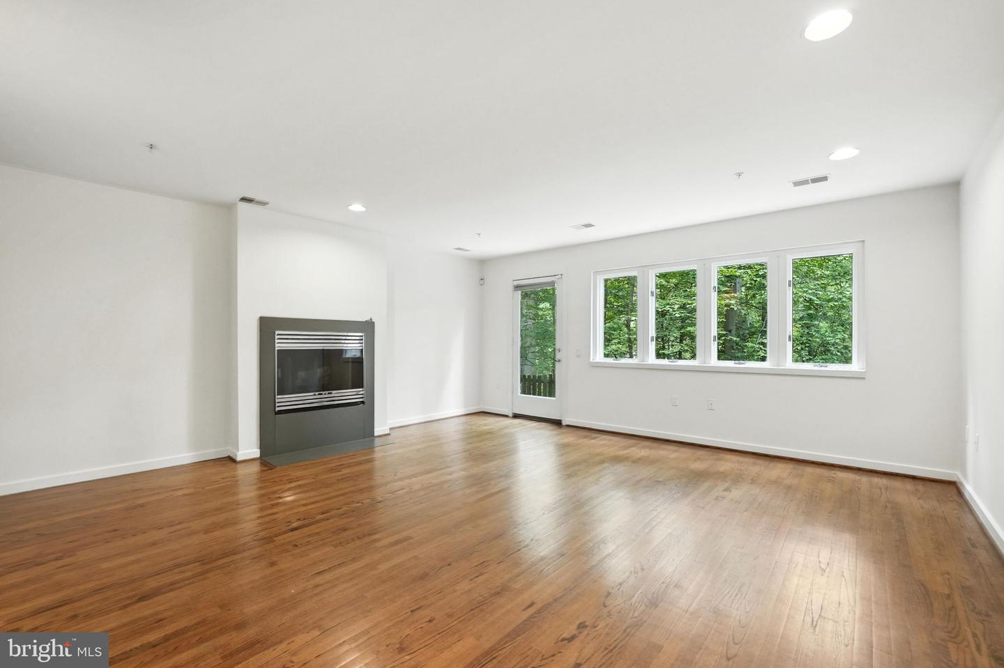 6702 OREGON AVE NW, WASHINGTON, District Of Columbia 20015, 5 Bedrooms Bedrooms, ,4 BathroomsBathrooms,Residential,For sale,6702 OREGON AVE NW,DCDC2211592 MLS # DCDC2211592