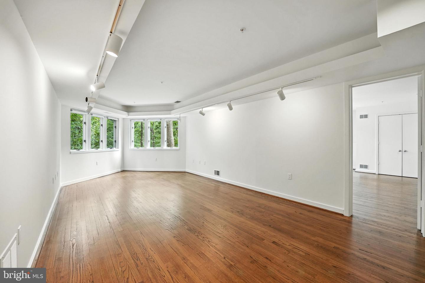 6702 OREGON AVE NW, WASHINGTON, District Of Columbia 20015, 5 Bedrooms Bedrooms, ,4 BathroomsBathrooms,Residential,For sale,6702 OREGON AVE NW,DCDC2211592 MLS # DCDC2211592