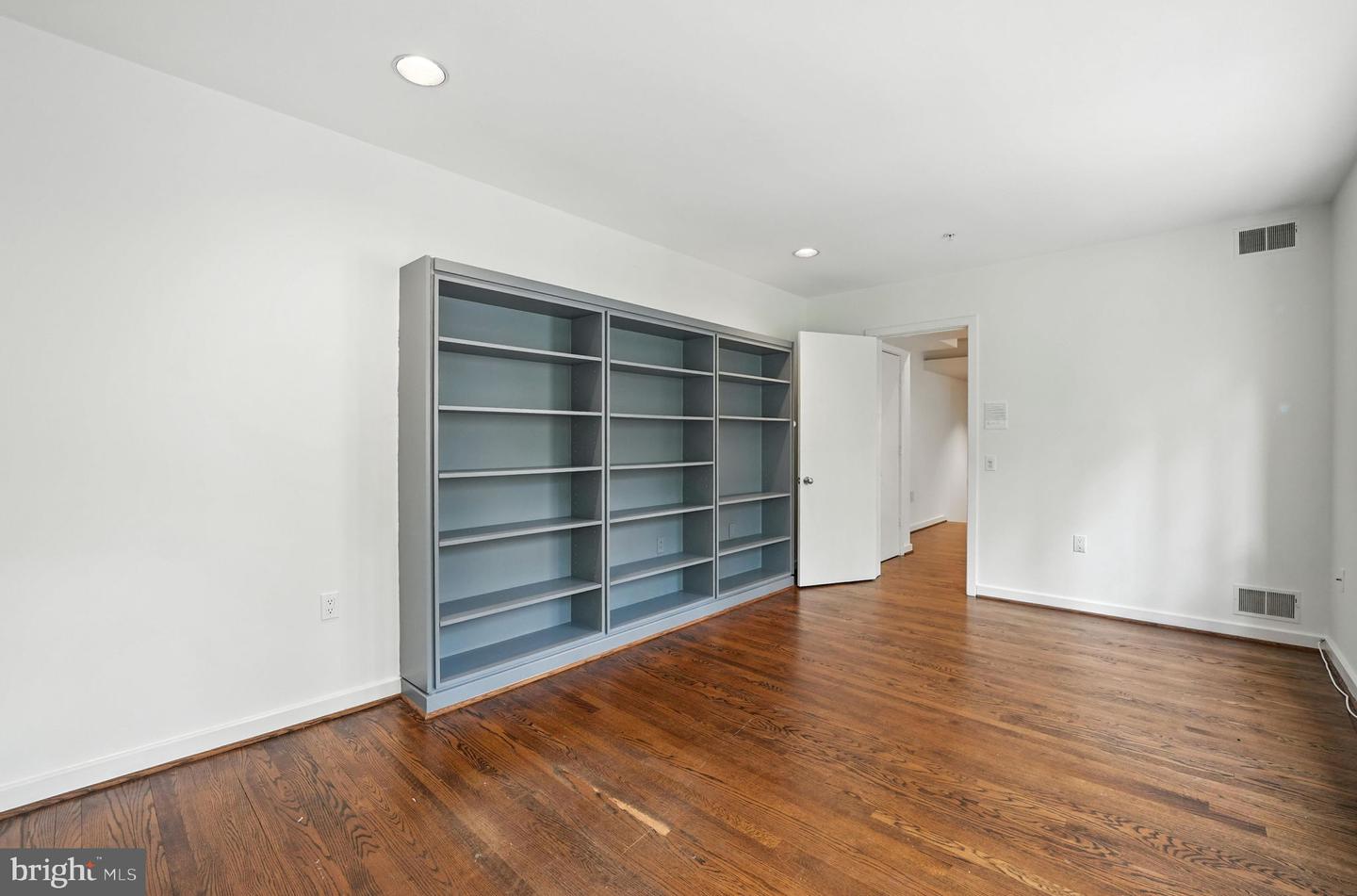 6702 OREGON AVE NW, WASHINGTON, District Of Columbia 20015, 5 Bedrooms Bedrooms, ,4 BathroomsBathrooms,Residential,For sale,6702 OREGON AVE NW,DCDC2211592 MLS # DCDC2211592