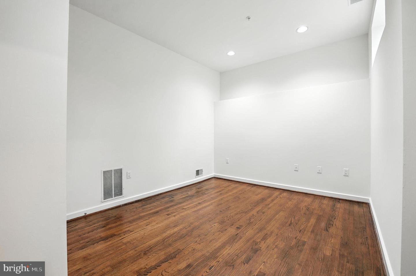 6702 OREGON AVE NW, WASHINGTON, District Of Columbia 20015, 5 Bedrooms Bedrooms, ,4 BathroomsBathrooms,Residential,For sale,6702 OREGON AVE NW,DCDC2211592 MLS # DCDC2211592