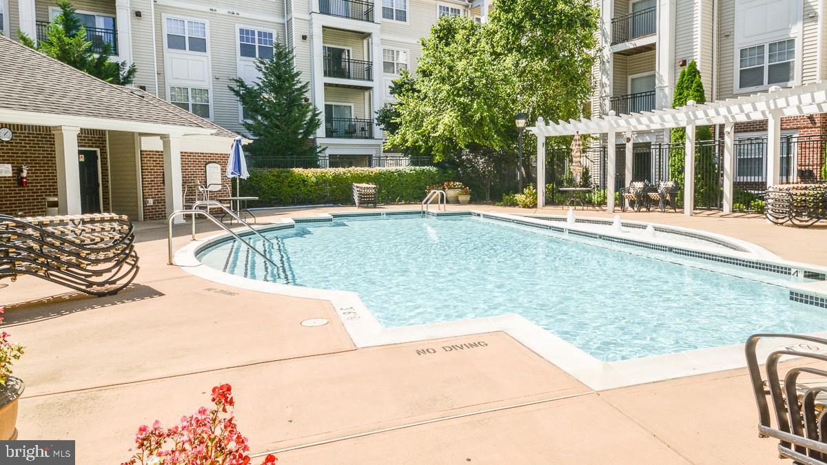 12953 CENTRE PARK CIR #222, HERNDON, Virginia 20171, 2 Bedrooms Bedrooms, ,1 BathroomBathrooms,Residential,For sale,12953 CENTRE PARK CIR #222,VAFX2256418 MLS # VAFX2256418