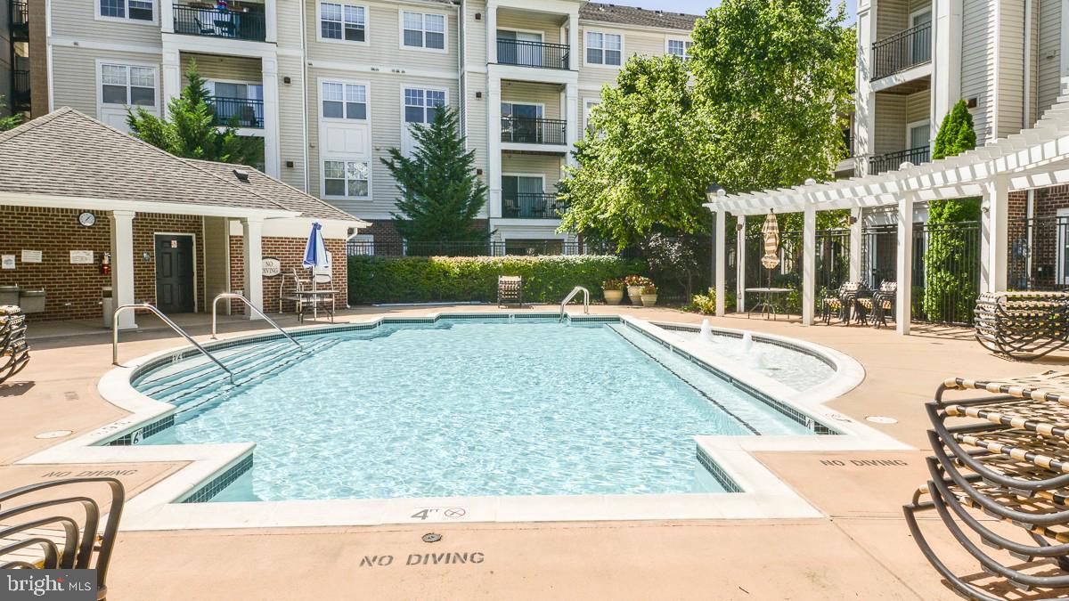 12953 CENTRE PARK CIR #222, HERNDON, Virginia 20171, 2 Bedrooms Bedrooms, ,1 BathroomBathrooms,Residential,For sale,12953 CENTRE PARK CIR #222,VAFX2256418 MLS # VAFX2256418