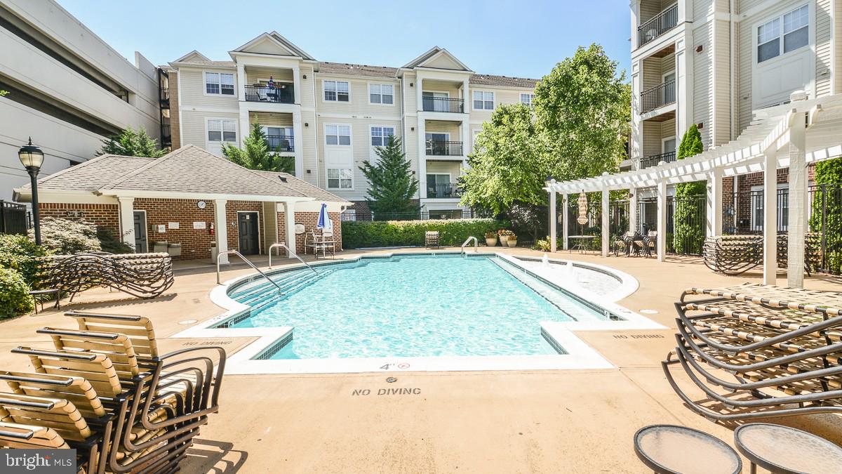 12953 CENTRE PARK CIR #222, HERNDON, Virginia 20171, 2 Bedrooms Bedrooms, ,1 BathroomBathrooms,Residential,For sale,12953 CENTRE PARK CIR #222,VAFX2256418 MLS # VAFX2256418