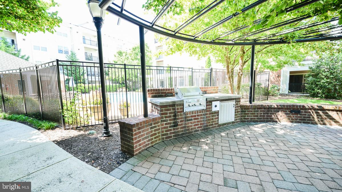 12953 CENTRE PARK CIR #222, HERNDON, Virginia 20171, 2 Bedrooms Bedrooms, ,1 BathroomBathrooms,Residential,For sale,12953 CENTRE PARK CIR #222,VAFX2256418 MLS # VAFX2256418