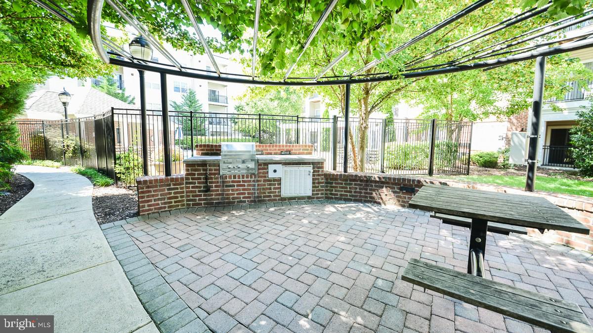12953 CENTRE PARK CIR #222, HERNDON, Virginia 20171, 2 Bedrooms Bedrooms, ,1 BathroomBathrooms,Residential,For sale,12953 CENTRE PARK CIR #222,VAFX2256418 MLS # VAFX2256418