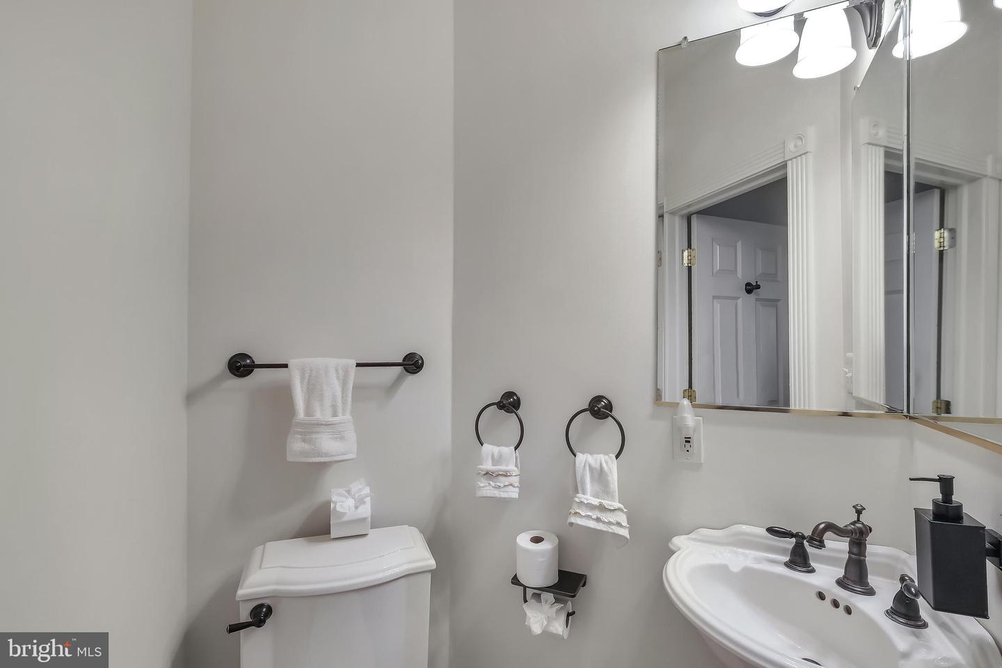 243 CARRIAGE CHASE CIR, WARRENTON, Virginia 20186, 5 Bedrooms Bedrooms, ,4 BathroomsBathrooms,Residential,For sale,243 CARRIAGE CHASE CIR,VAFQ2017530 MLS # VAFQ2017530
