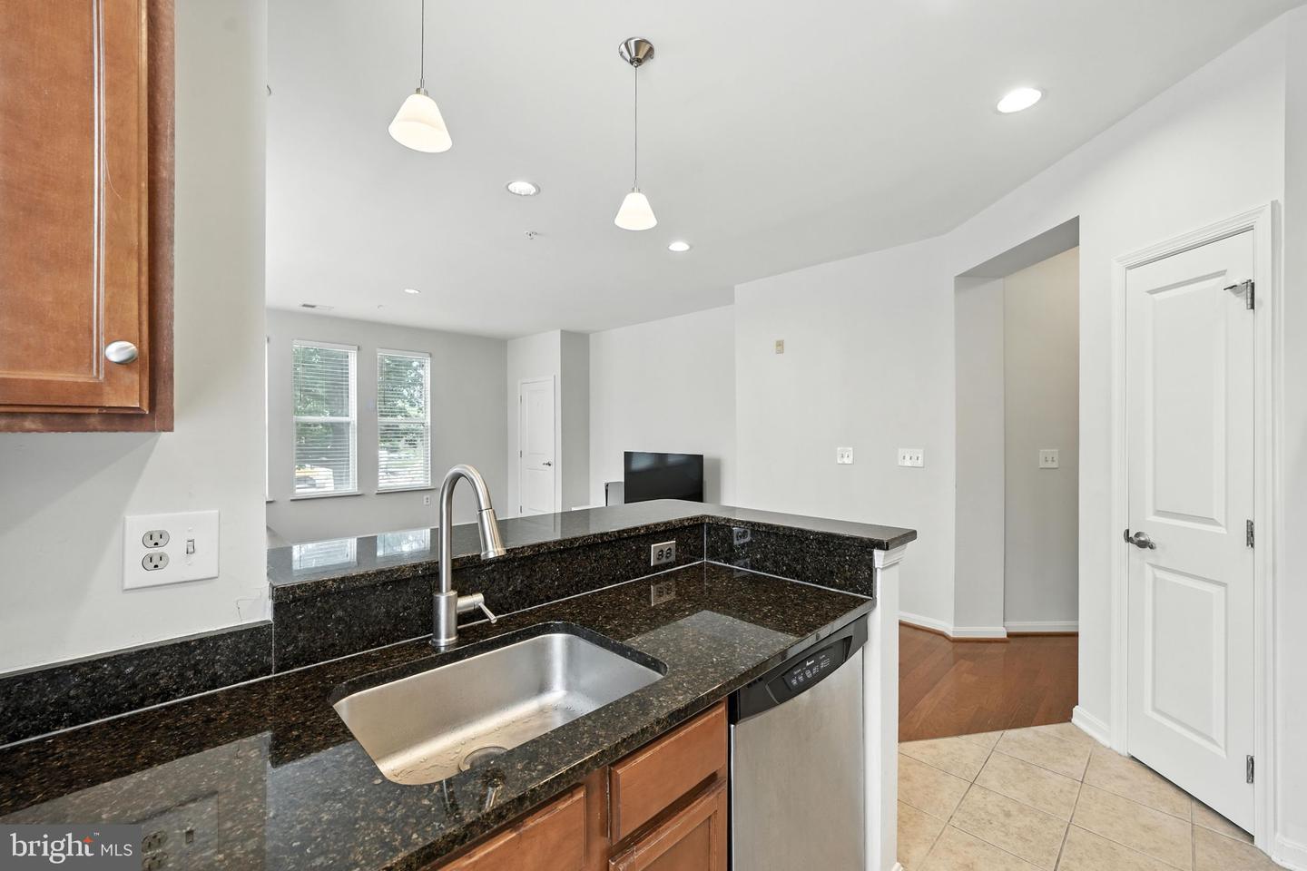 2665 PROSPERITY AVE #211, FAIRFAX, Virginia 22031, 2 Bedrooms Bedrooms, ,2 BathroomsBathrooms,Residential,For sale,2665 PROSPERITY AVE #211,VAFX2256896 MLS # VAFX2256896